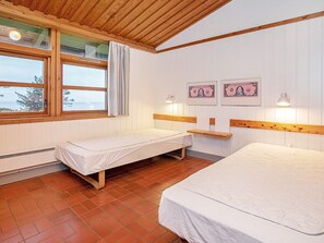 2 bedrooms, individually furnished - 6 Person Holiday Home in Gilleleje (Gilleleje)