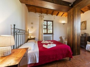 Villa | 4 Schlafzimmer, individuell eingerichtet, Schreibtisch