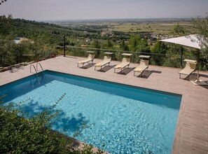 Outdoor pool - Villa Montecchio Comfortable Holiday Residence (Cortona)