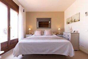 2 dormitorios, tabla de planchar con plancha, wifi gratis y ropa de cama