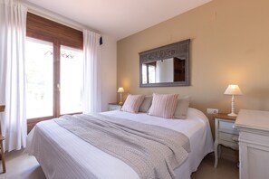 2 bedrooms, iron/ironing board, free WiFi, bed sheets - 3 bedrooms house - a/ac-Swimming pool-Barbecue 186 UHC MAGRANERS (Miami Playa)