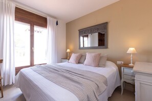 2 bedrooms, iron/ironing board, free WiFi, bed sheets - 3 bedrooms house - a/ac-Swimming pool-Barbecue 186 UHC MAGRANERS (Miami Playa)