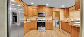 4BR Family Lodge in Gatlinburg with Hot Tub