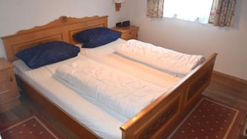 House | 2 bilik tidur, dilengkapkan perabot secara berasingan, cadar katil