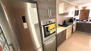 House | Private kitchen | Stovetop, electric kettle, toaster