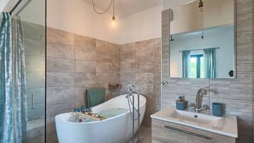 Villa | Bathroom