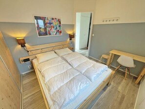 Cottage | 2 bedrooms, individually furnished, bed sheets - Cottage With Garden at Utrechtse Heuvelrug (Rhenen)