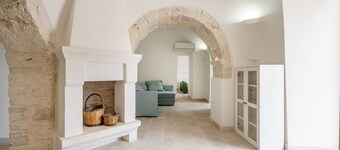 Villa 'I Trulli Di Ninì' with Private Pool, Wi-Fi and Air Conditioning