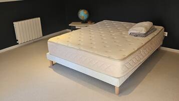 3 bedrooms, iron/ironing board, bed sheets