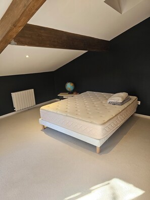 3 Schlafzimmer, Bügeleisen/Bügelbrett, Bettwäsche