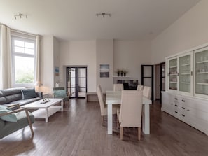 Apartment | Dining - Cosy Nook Apartment in a Historical Villa (De Haan)