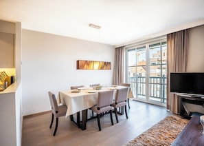 Apartment | Dining - Apartment Near Sandy Beach in Coastal Area (Koksijde)