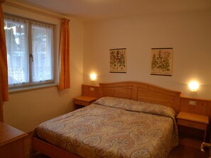 Apartment | 3 bedrooms, bed sheets