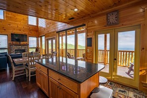 Interior - Vista Infinita - Luxe Smoky Mountain Cabin (Sevierville)