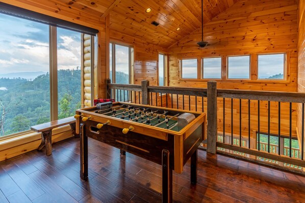 Games room - Vista Infinita - Luxe Smoky Mountain Cabin (Sevierville)