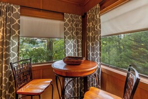 Dining - Lost in the trees - Fire Pit - Private (Sevierville)