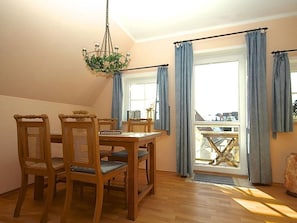 Dining - On the old River Modern Retreat (Rostock)