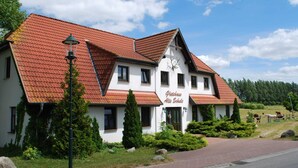 Exterior - Wohnung in Dargun mit Pool und Streichelzoo (Dargun)