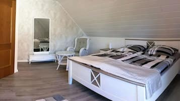 Apartemen | 2 kamar tidur dan dilengkapi dengan perabotan berbeda-beda