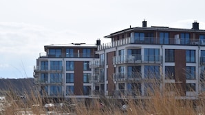 A multi-story residential building with balconies and large windows. - Dune View No. 3 Comfortable Vacation Home (Heiligenhafen)