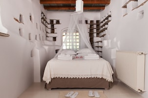 Traditional Villa, 2 Bedrooms, Sea View | 2 bedrooms, Egyptian cotton sheets, premium bedding, in-room safe