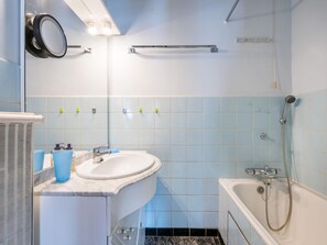 Apartment | Bathroom