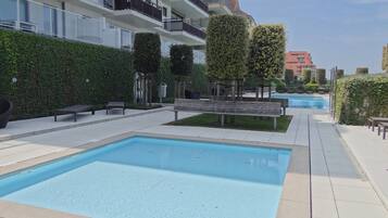 Appartement | Zwembad | Een buitenzwembad