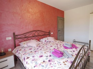 Villa | 3 bedrooms, individually furnished, iron/ironing board, bed sheets