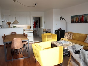 Apartment | Dining - Apartment in Nieuwpoort Near Sandy Beaches (Nieuwpoort)