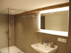 House | Bathroom | Shower - Zum Brau Comfortable Holiday Residence (Polling)