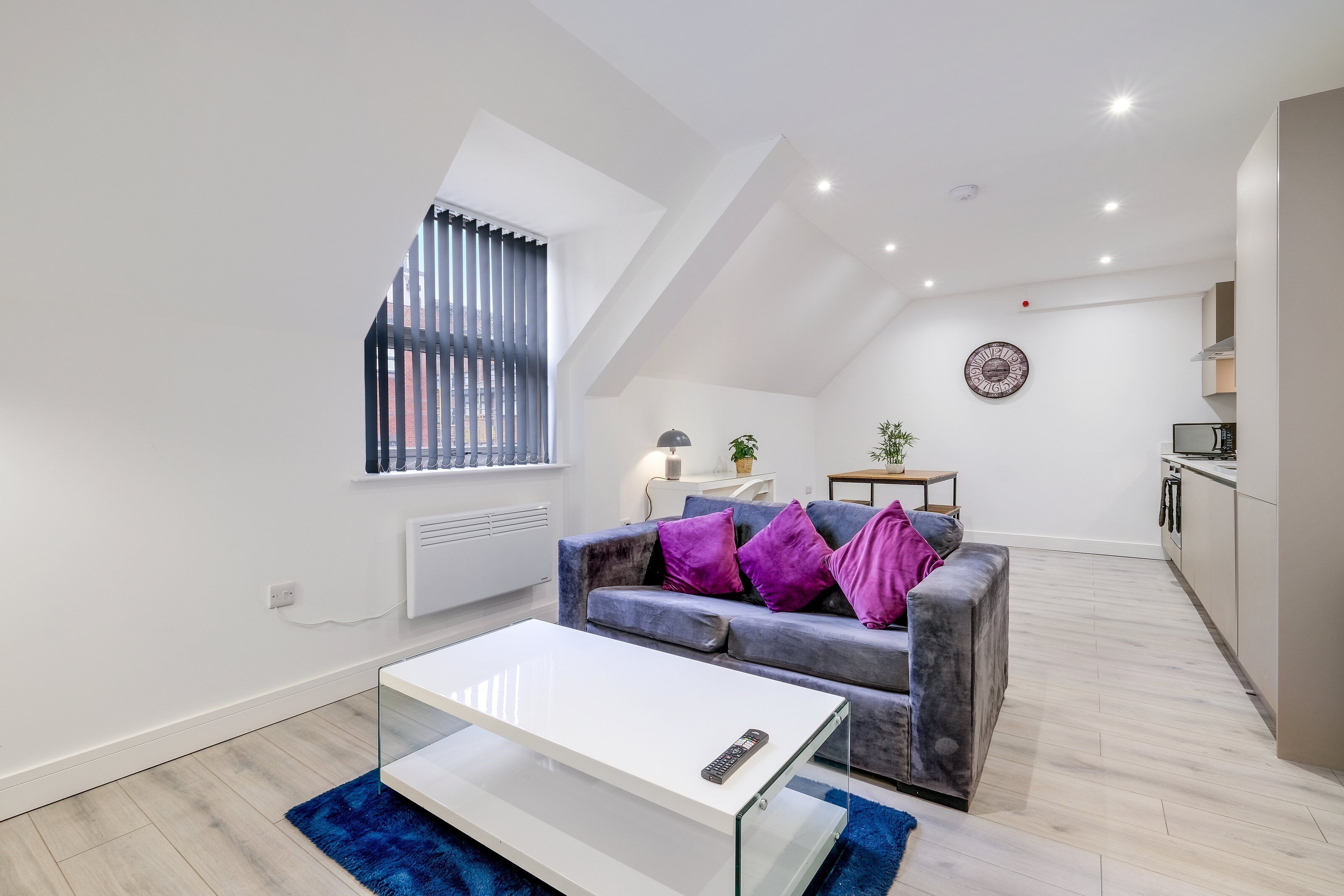 Leilighet – basic | Oppholdsområde | En 42-tommers smart-TV med digitale kanaler samt Netflix