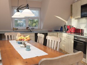 Maison | Cuisine privée | Four, bouilloire électrique, grille-pain