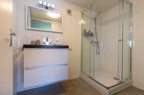 House | Bathroom - Holiday Home in the Heart of Westkapelle (Westkapelle)