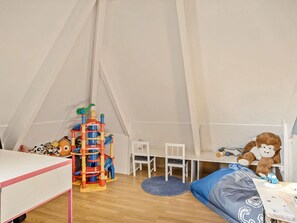 5 bedrooms, individually furnished, bed sheets - Holiday Home With a Garden and Parking (Drachten)