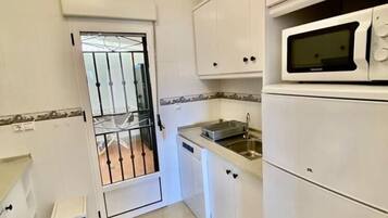 Rumah | Dapur pribadi | Microwave, mesin pencuci piring, dan pemanggang roti