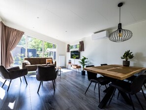 Chalet | Dining