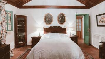 Nhà | 4 phòng ngủ, trang bị nội thất với thiết kế riêng biệt, bộ trải giường