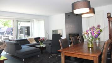 Villa | Dining