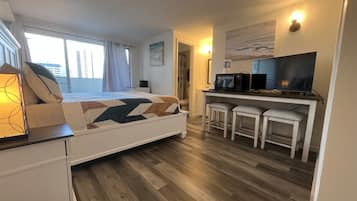 Iron/ironing board, free WiFi, bed sheets