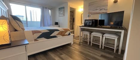 Iron/ironing board, free WiFi, bed sheets