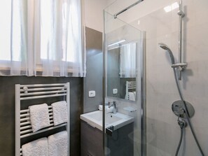 Bathroom - Directly on the Lake - Casa San Benedetto (Peschiera del Garda)