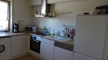 Casa | Cozinha privada | Fogão, chaleira elétrica, torradeira