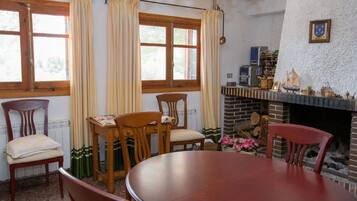 Villa | Dining