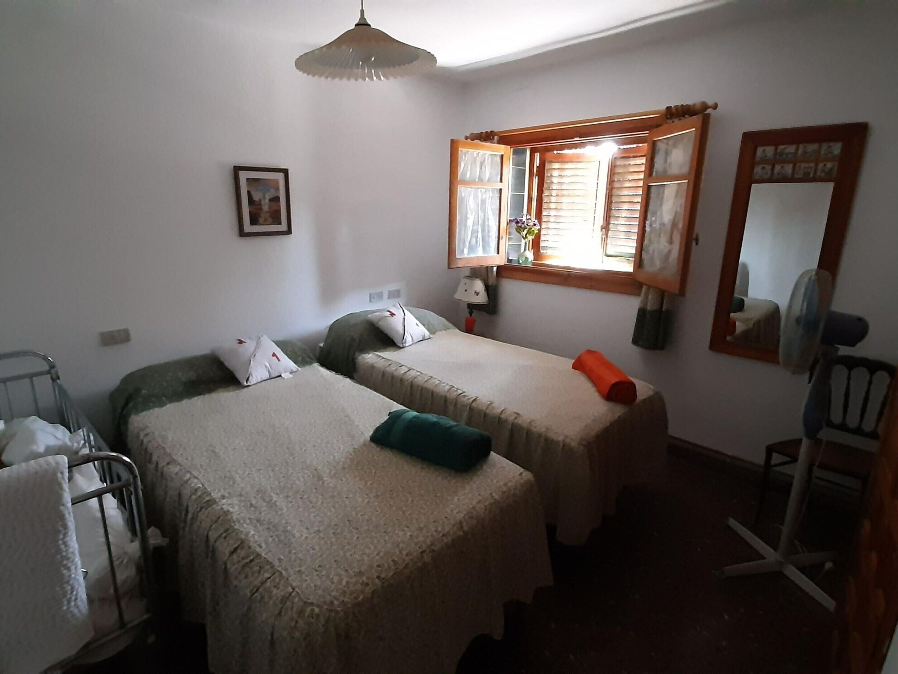 5 bedrooms, individually furnished, bed sheets