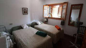 5 bedrooms, individually furnished, bed sheets