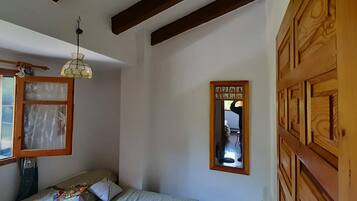 5 bedrooms, individually furnished, bed sheets