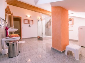 Apartment | Bathroom | Towels