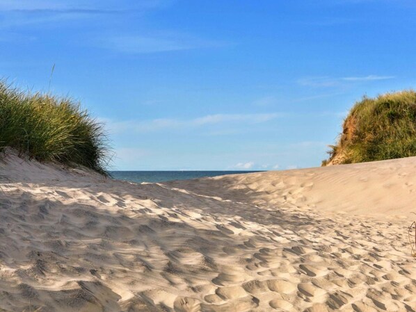 Beach - Haus Butenborkumer Comfortable Vacation Home (Borkum)