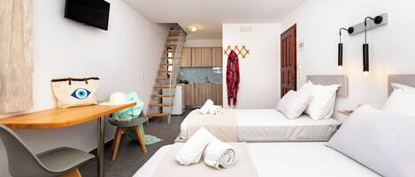 Superior Duplex | Private kitchen | Mini-fridge, espresso maker, electric kettle, toaster
