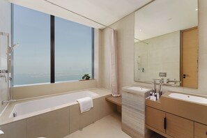 Premium Apartment, 3 Bedrooms, Sea View | Bathroom | Combined shower/bathtub, free toiletries, bidet, towels - Maison Privee - Luxury Living w/ Superb Sea Views in Address JBR (Dubai)